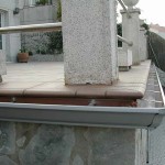 Canalón de aluminio sobre terraza