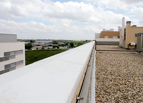 Vista de tejado con albardilla de piedra